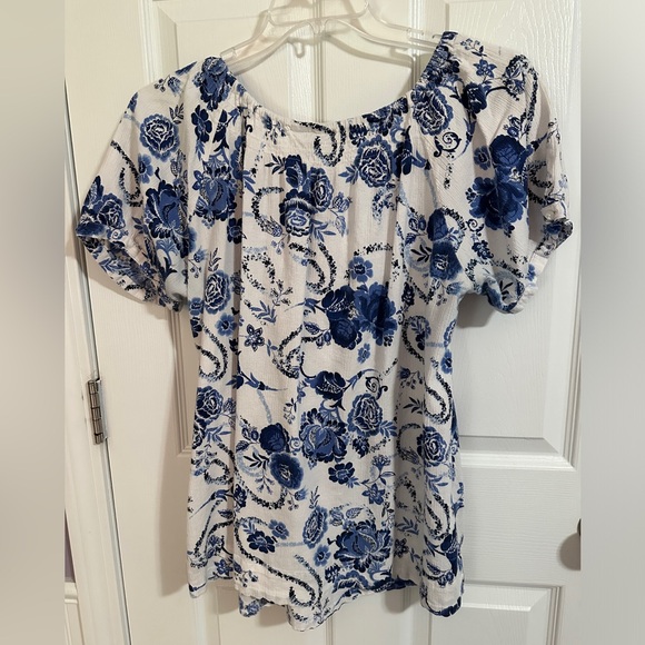 Woman’s 1x short sleeve shirt - Picture 3 of 3